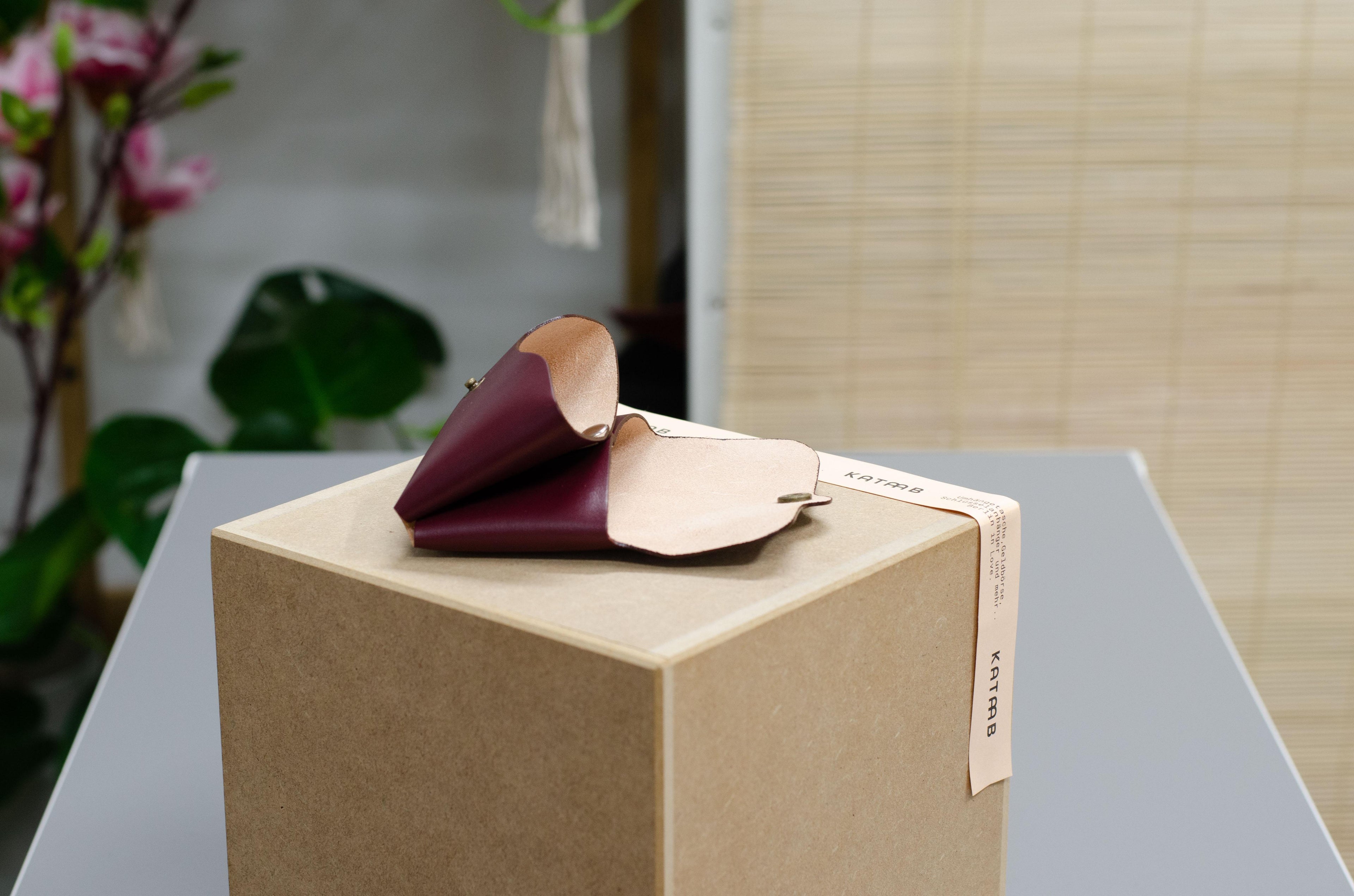 Minimalistischer Leder Geldbeutel. Kleine Ledergeldbörse. Geldbeutel für Damen. Frauen Portemonnaie. Schlanke Brieftasche.Geschenk für Sie.