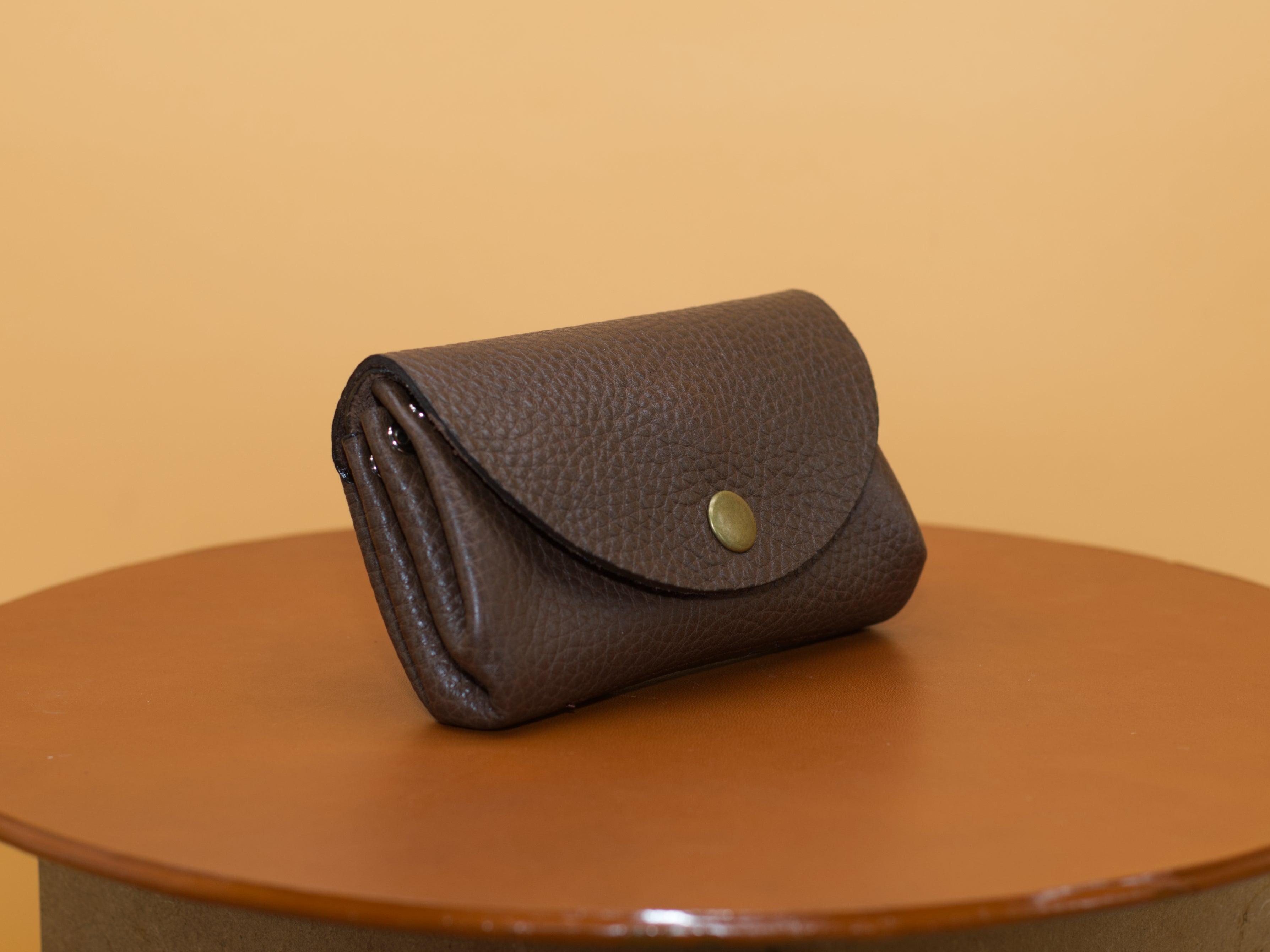 Kleine Geldbeutel für Damen. Minimalistisches Portemonnaie für Frauen. Geschenke für Sie. Schlanke Brieftasche. Größe cir. 11,5x8x3,5cm.