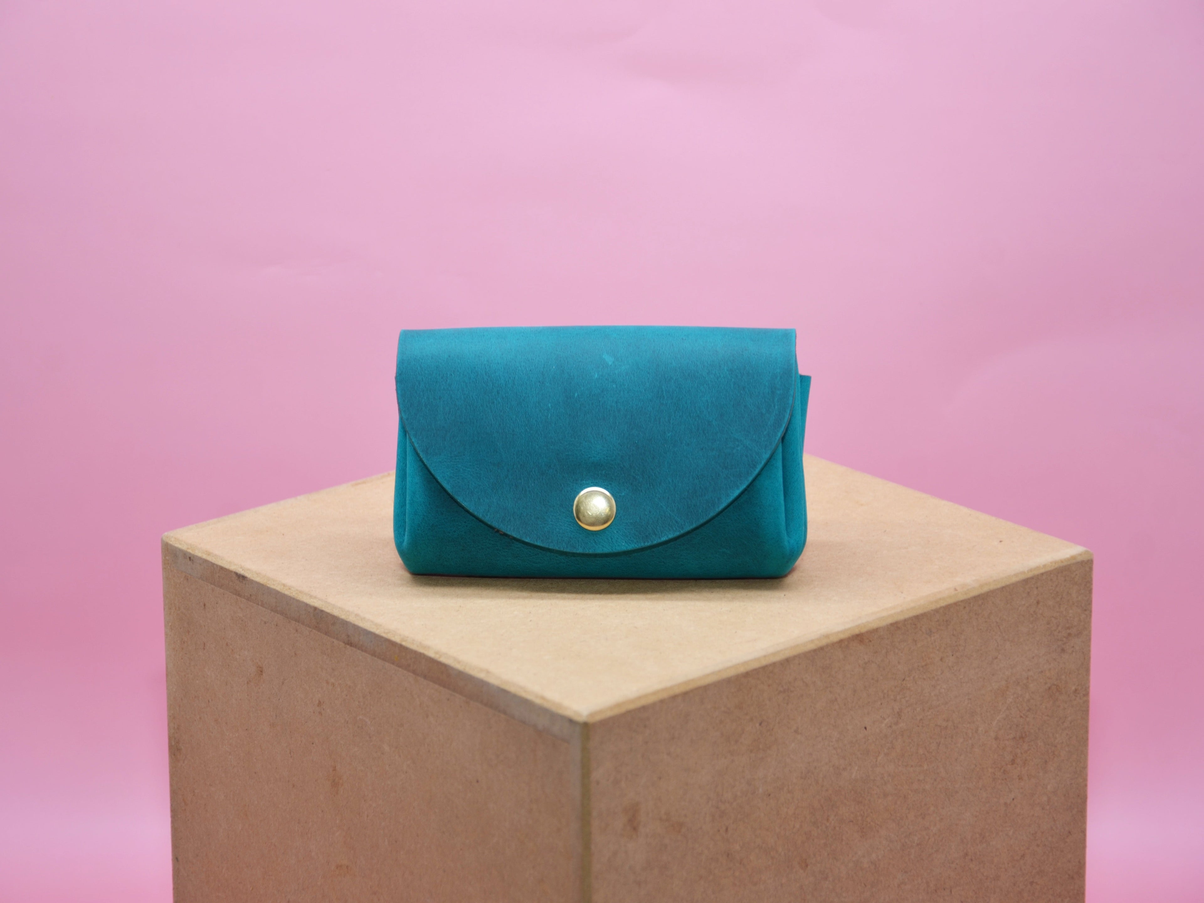 Minimalistisches Portemonnaie für Frauen. Geschenke für Sie.Größe cir. 11,5x8x3,5cm. Türkis