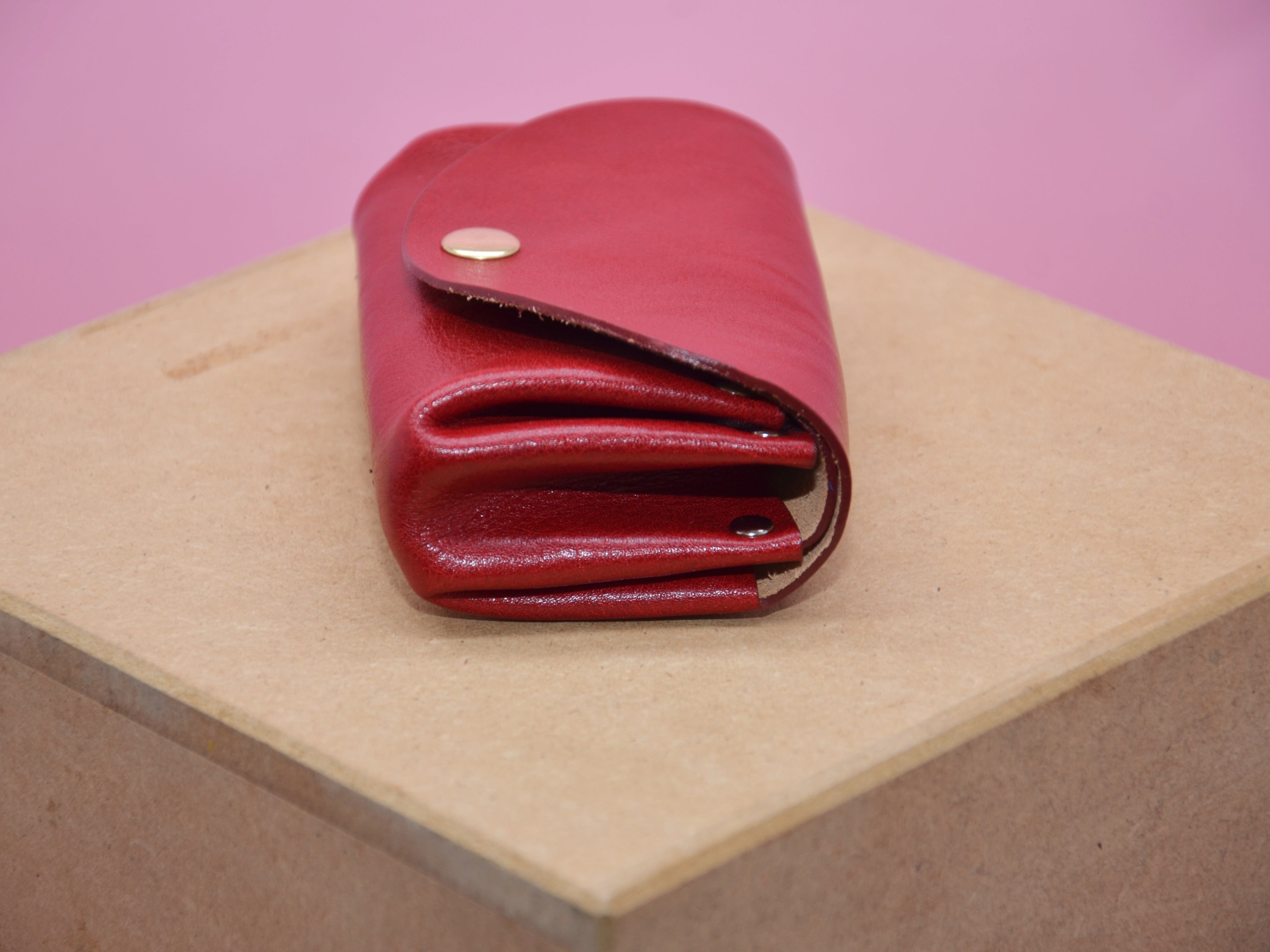 Minimalistisches Portemonnaie für Frauen. Geschenke für Sie. Schlanke Brieftasche.Kleine Geldbeutel für Damen. Größe cir. 11,5x8x3,5cm.