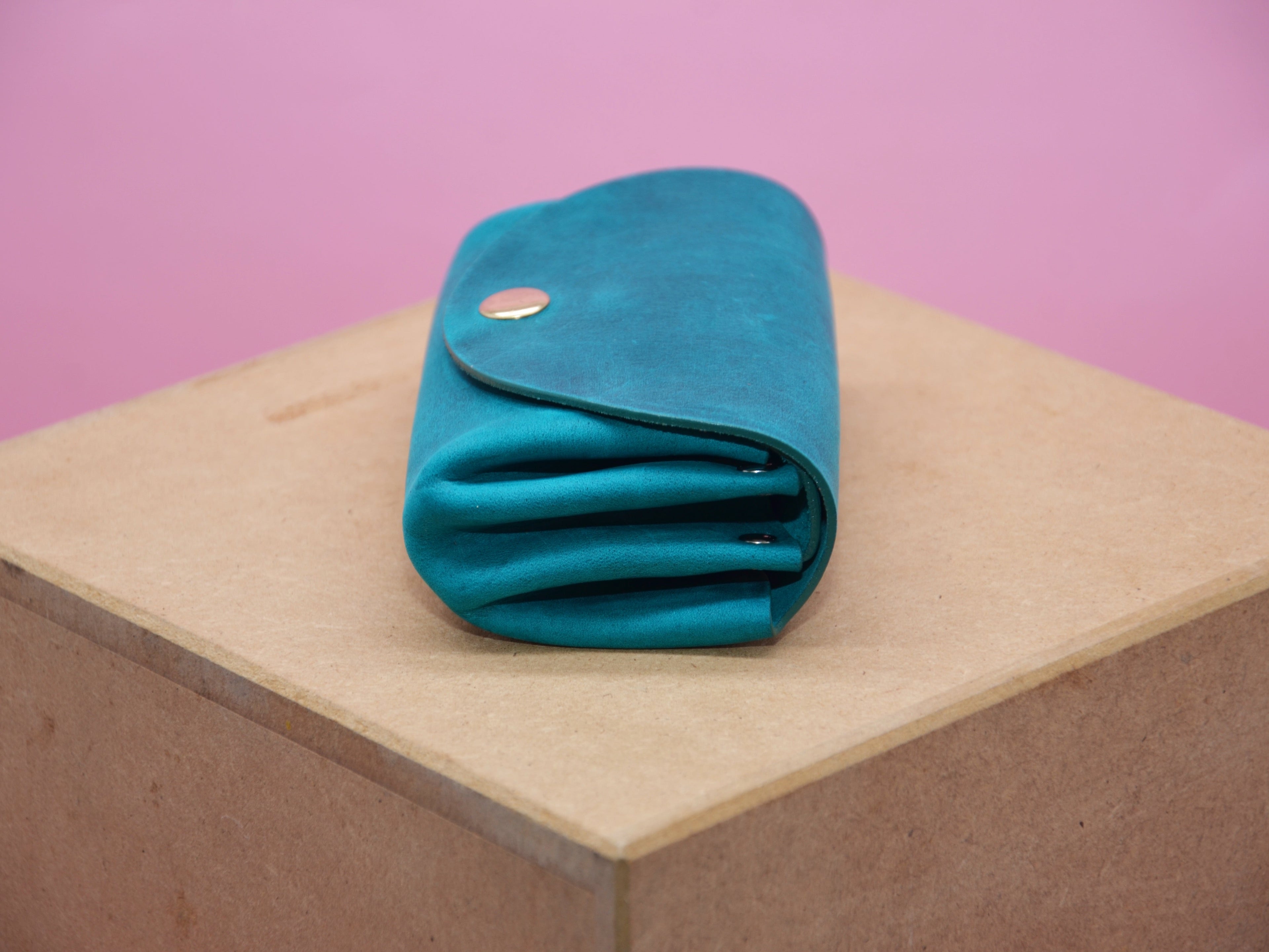 Minimalistisches Portemonnaie für Frauen. Geschenke für Sie.Größe cir. 11,5x8x3,5cm. Türkis