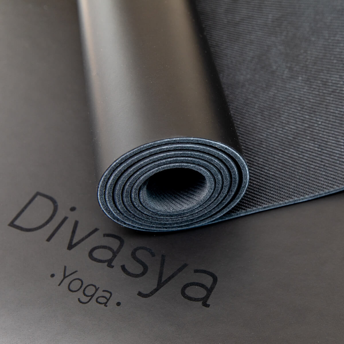 Non-slip yoga mat: Japanese grip for perfect traction