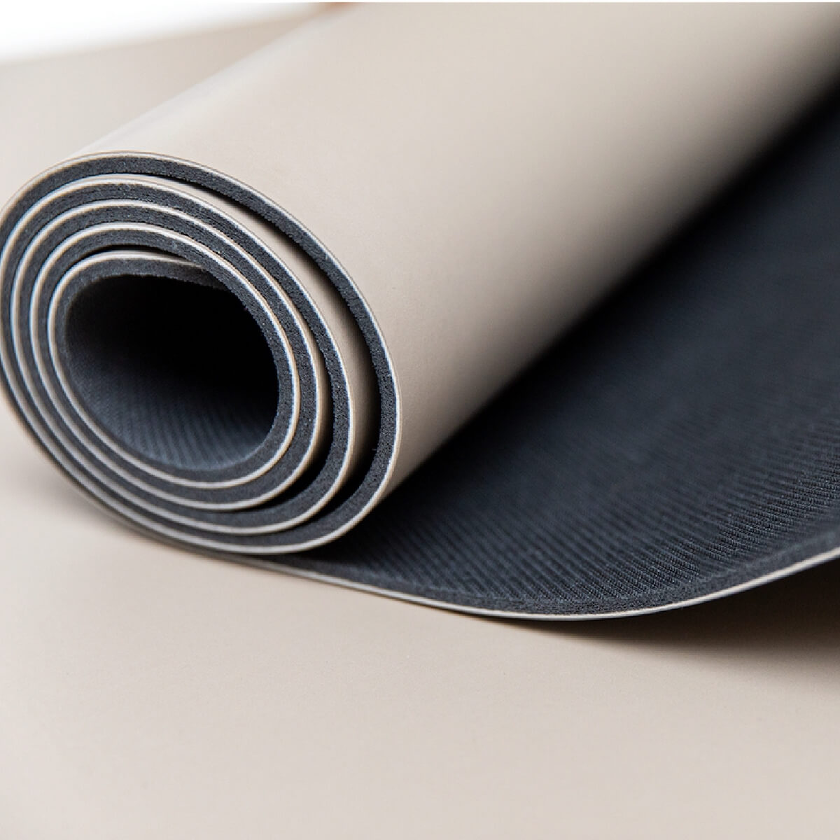 Non-slip yoga mat: Japanese grip for perfect traction