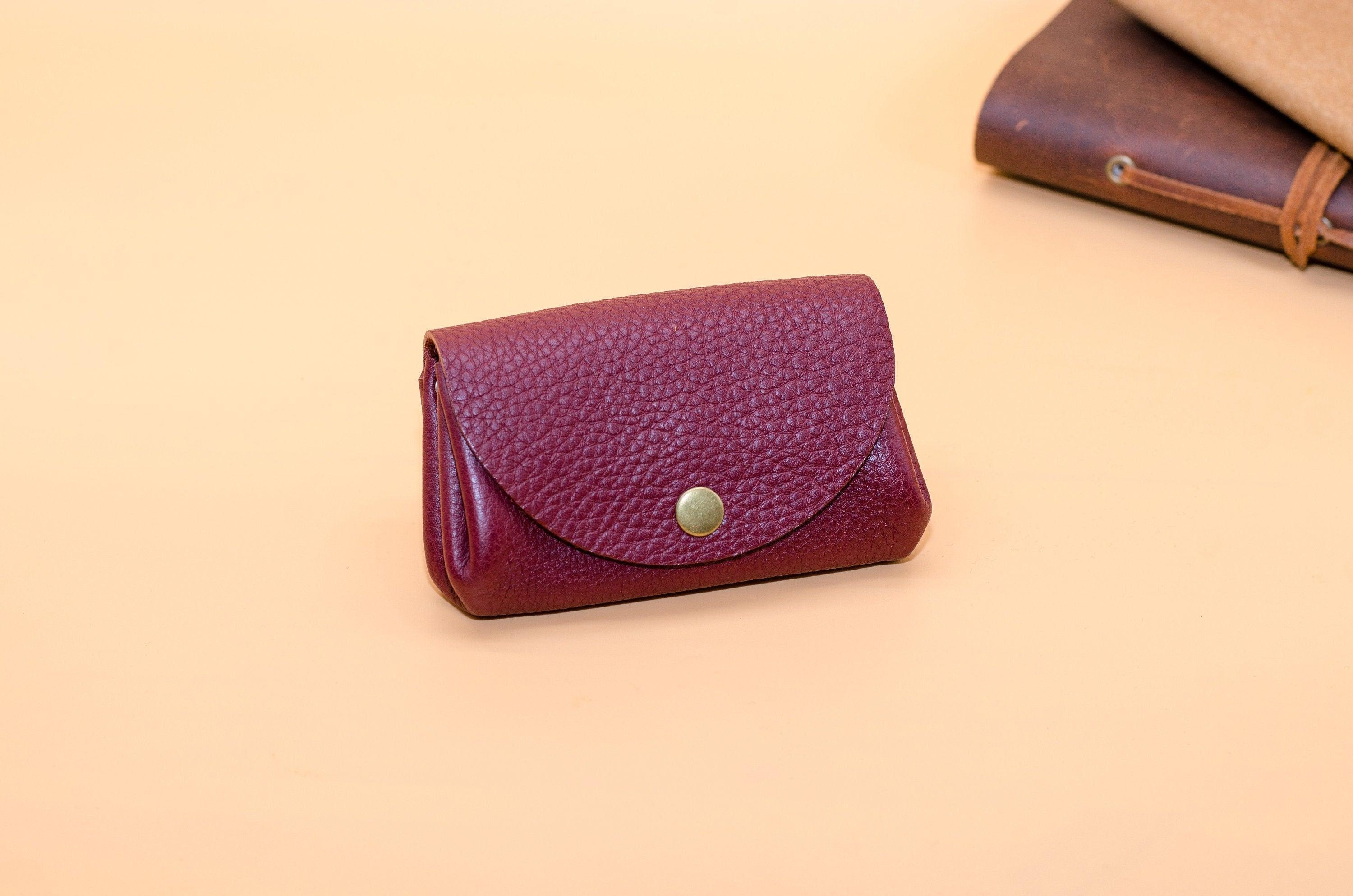 Kleiner Geldbeutel für Damen. Minimalistische Brieftasche als Geschenkidee. Schlanke und praktische Geldbörse (11,5x8x3,5 cm)