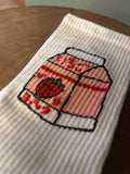 Socken mit Erdbeermilch-Motiv